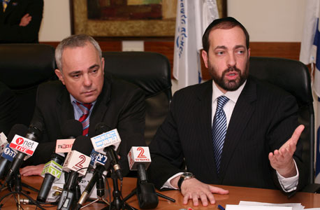 אריאל אטיאס ויובל שטייניץ, במסיבת העיתונאים ביום חמישי אריאל אטיאס ויובל שטייניץ, במסיבת העיתונאים ביום חמישי