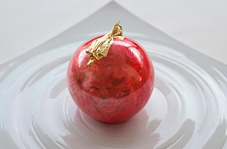 ביצת פברז'ה, מול ם (70 שקל) ביצת פברז'ה, מול ם (70 שקל)