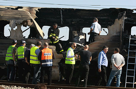 שריפה ברכבת: 121 נוסעים נפגעו, חמישה במצב בינוני