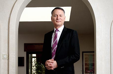 "אני לא עוסק כאן בצדקה אלא בביזנס. מה שמושך אותי לפרויקט הוא שיש לו כבר היתרי בנייה. כולם יודעים כמה קשה להשיג אישורים כאלה בישראל ובירושלים. לערביי ירושלים זה כמעט בלתי אפשרי" "אני לא עוסק כאן בצדקה אלא בביזנס. מה שמושך אותי לפרויקט הוא שיש לו כבר היתרי בנייה. כולם יודעים כמה קשה להשיג אישורים כאלה בישראל ובירושלים. לערביי ירושלים זה כמעט בלתי אפשרי"