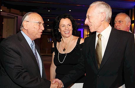 מימין: סטנלי פישר' נגה קינן ויעקב נאמן בפורום CFO מימין: סטנלי פישר' נגה קינן ויעקב נאמן בפורום CFO