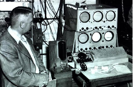 לוח הבקרה של ה-EDSAC לוח הבקרה של ה-EDSAC