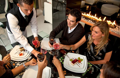 יין יינות אלכוהול הזמנה מסעדה, צילום: שאטרסטוק