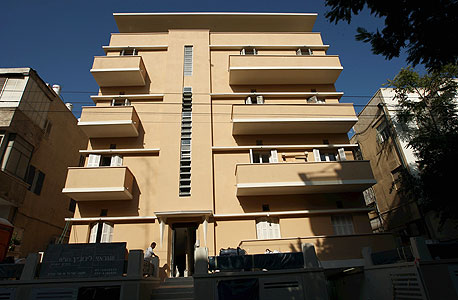 הבניין שבו גרים ליאת צבי ודוד ליפשיץ הבניין שבו גרים ליאת צבי ודוד ליפשיץ