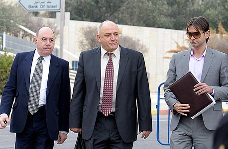 תשובה, ולס (מימין) ורובין, בדרך לפגישה עם נתניהו, 11.1.2011 תשובה, ולס (מימין) ורובין, בדרך לפגישה עם נתניהו, 11.1.2011