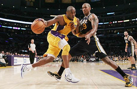 קובי בראיינט מלייקרס. ה-NBA, לעומת ה-NFL וה-MLB, שולית. רק 6% מהאמריקאים בחרו בכדורסל כספורט האהוב עליהם קובי בראיינט מלייקרס. ה-NBA, לעומת ה-NFL וה-MLB, שולית. רק 6% מהאמריקאים בחרו בכדורסל כספורט האהוב עליהם