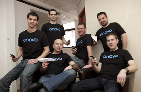 הצוות של Onavo. מימין: גיא רוזן, יובל אריאב, נדב ויצמן, דביר רזניק, ערן פרידמן ורואי טיגר הצוות של Onavo. מימין: גיא רוזן, יובל אריאב, נדב ויצמן, דביר רזניק, ערן פרידמן ורואי טיגר
