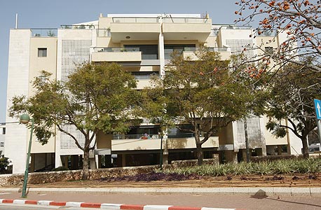 הבניין ברחוב ה' באייר בהרצליה. הוויכוחים על שכר הטירחה עירערו את היחסים הבניין ברחוב ה' באייר בהרצליה. הוויכוחים על שכר הטירחה עירערו את היחסים
