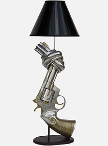מנורת אקדח, יעקב ון דר הלסט, טאוס. מחיר: 3,500 שקל