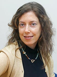 סגל. "ככל שנשים יעזרו זו לזו החומות ייפלו" סגל. "ככל שנשים יעזרו זו לזו החומות ייפלו"