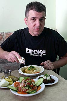 שוקי גלילי. לא מבקש חשבוניות שוקי גלילי. לא מבקש חשבוניות