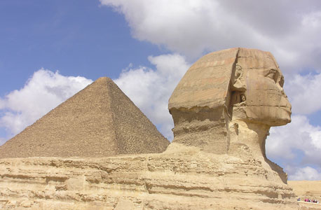 הספינקס ופירמידה