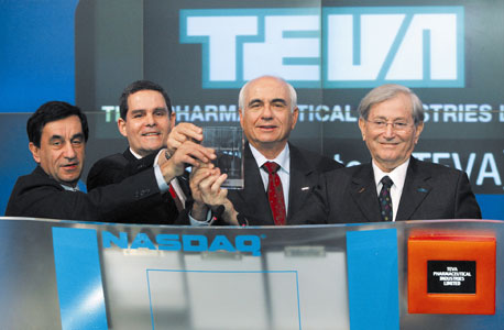 אלי הורביץ, ישראל מקוב, שלמה ינאי ודן זיסקינד רגע לפני שמקוב עזב את טבע אלי הורביץ, ישראל מקוב, שלמה ינאי ודן זיסקינד רגע לפני שמקוב עזב את טבע