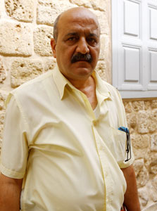 שריף חרוף, המסייע לתושבי עכו העתיקה במאבקם. מכיר כל סמטה, כל רחוב וכל סיפור של דייר במצוקה שריף חרוף, המסייע לתושבי עכו העתיקה במאבקם. מכיר כל סמטה, כל רחוב וכל סיפור של דייר במצוקה
