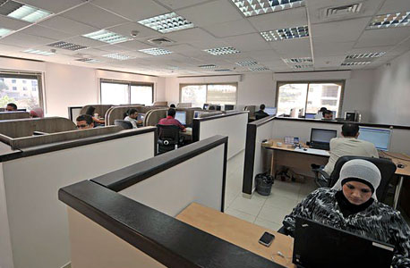 רבות מהחברות מובלות בידי נשים. משרד ברשות הפלסטינית רבות מהחברות מובלות בידי נשים. משרד ברשות הפלסטינית