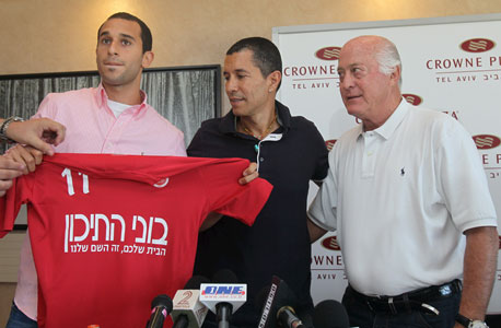 דמארי מוצג בהפועל תל אביב. חתום לחמש שנים דמארי מוצג בהפועל תל אביב. חתום לחמש שנים