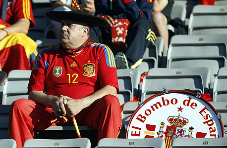 אוהד נבחרת ספרד.  54% מתושבי חצי האי מגדירים את עצמם כאוהדי כדורגל מושבעים