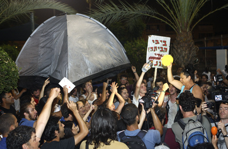 מפגינים במאהל לוינסקי מפגינים במאהל לוינסקי