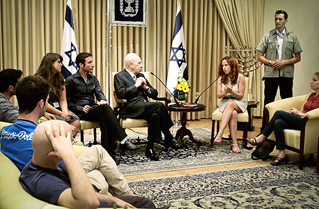 פגישת הנשיא שמעון פרס עם מובילי מחאת הדיור פגישת הנשיא שמעון פרס עם מובילי מחאת הדיור
