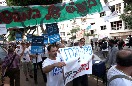 החרפה במחאה: שורפים צמיגים במאהל ג'סי כהן