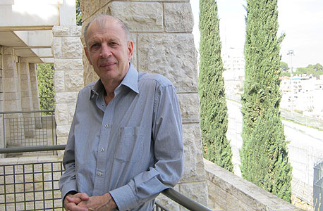 קובי מצר. "הקשר בין צמיחה ובין ירידה במסים הישירים הוא פרשנות של נתניהו" קובי מצר. "הקשר בין צמיחה ובין ירידה במסים הישירים הוא פרשנות של נתניהו"