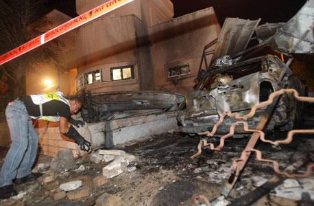 צה"ל תקף בעזה; דיווחים על מגעים לרגיעה בקהיר