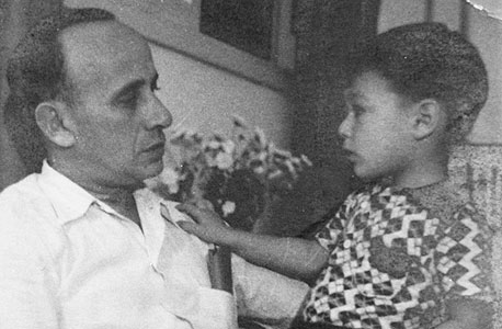 צבי נטע בילדותו עם אביו צבי נטע בילדותו עם אביו