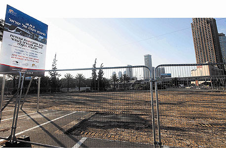 חניון גלי גיל ברכבת צפון. הפיר יהיה בעומק של 25 מטר חניון גלי גיל ברכבת צפון. הפיר יהיה בעומק של 25 מטר