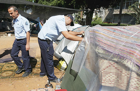 מאהל רוטשילד מפונה בכוח: "עוד נחזור לכאן"