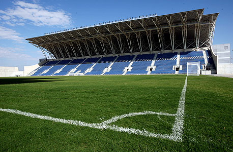 עיריית פתח תקווה במו&quot;מ עם מועדוני הכדורגל של תל אביב לשימוש באיצטדיון המושבה 