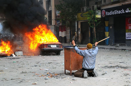 אש ועוד הרוגים בקהיר: &quot;החיילים ירו מהגגות&quot;