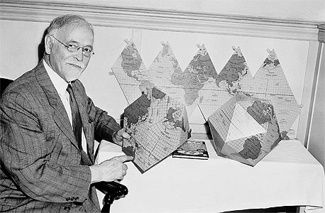 אירווינג פישר, 1929: "מחירי המניות הגיעו לישורת גבוהה. אני לא מאמין שתהיה נפילה של 60 נקודות במדד, ואני צופה שתוך כמה חודשים אף תהיה עלייה חדה במחירי המניות". שבוע בדיוק לאחר מכן השוק התרסק והשפל הגדול החל אירווינג פישר, 1929: "מחירי המניות הגיעו לישורת גבוהה. אני לא מאמין שתהיה נפילה של 60 נקודות במדד, ואני צופה שתוך כמה חודשים אף תהיה עלייה חדה במחירי המניות". שבוע בדיוק לאחר מכן השוק התרסק והשפל הגדול החל
