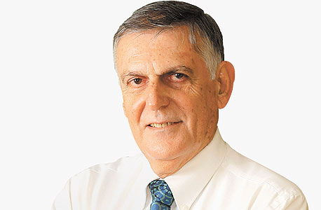 אמי תמיד אמרה: "בן תרבות לעולם לא יישב לשולחן ללא מפה ופרחים"