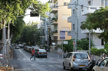 שדרות רוטשילד בתל אביב. מספר המזקיעים זינ ב-35% בחודש מרץ שדרות רוטשילד בתל אביב. מספר המזקיעים זינ ב-35% בחודש מרץ