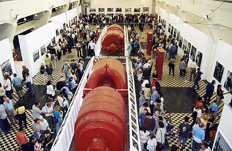תערוכת הצלמניה ברדינג ב- 2002. הזדמנות נדירה לראות את התחנה מבפנים תערוכת הצלמניה ברדינג ב- 2002. הזדמנות נדירה לראות את התחנה מבפנים