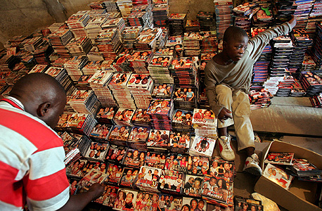 חנות למכירת סרטים מקומיים בלאגוס, ניגריה