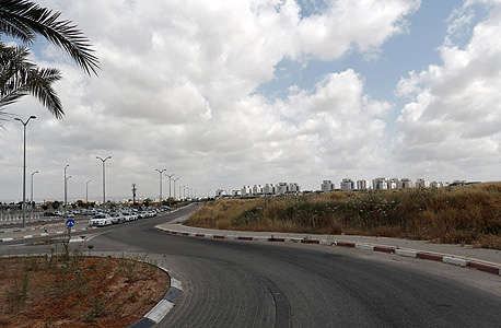 לוד: השטח הפתוח בין תחנת הרכבת לשכונת גני אביב לוד: השטח הפתוח בין תחנת הרכבת לשכונת גני אביב