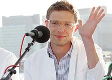 לרר. קרולוויץ': "אמרתי לטכניון להזמין אותו" לרר. קרולוויץ': "אמרתי לטכניון להזמין אותו"
