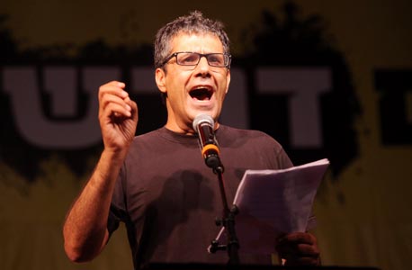 יוסי יונה בתקופת המחאה. אהוד ברק קרא לנו והחמיא לנו על כך שאיננו דורשים קיצוץ בביטחון. הסברנו לו שהקיצוץ מוצדק לטעמנו אך הבנו שאין לו סיכוי פוליטי יוסי יונה בתקופת המחאה. אהוד ברק קרא לנו והחמיא לנו על כך שאיננו דורשים קיצוץ בביטחון. הסברנו לו שהקיצוץ מוצדק לטעמנו אך הבנו שאין לו סיכוי פוליטי