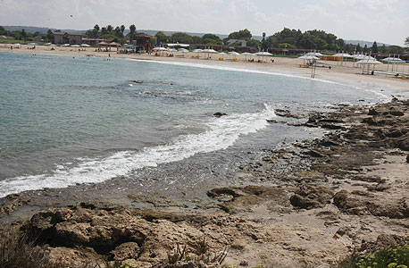 חוף נחשולים , צילום: אלעד גרשגורן