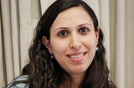 שרונה פלדמן. "אנו רואים חשיבות עליונה בזה שאנשים יקבלו ייעוץ לפני קניית ביטוח" שרונה פלדמן. "אנו רואים חשיבות עליונה בזה שאנשים יקבלו ייעוץ לפני קניית ביטוח"
