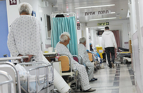מיטות במסדרון בבית החולים ברזילי באשקלון