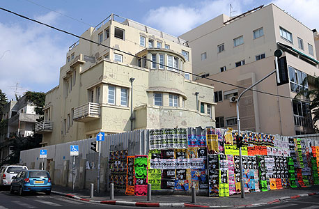 הבניין ברחוב רוטשילד שבו היה אמור הקבלן להקים את הסניף ללקוחות הפלטינום של הבנק הבניין ברחוב רוטשילד שבו היה אמור הקבלן להקים את הסניף ללקוחות הפלטינום של הבנק