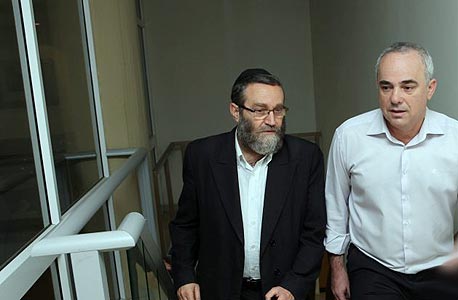 יובל שטייניץ ומשה גפני מגיעים לישיבה יובל שטייניץ ומשה גפני מגיעים לישיבה
