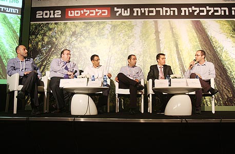 מימין לשמאל: רועי ברגמן סגן עורך מוסף השוק כלכליסט, ניר עובדיה, רפי חן, יורם מנחם, אבנר סטפק ושלומי ברכה מימין לשמאל: רועי ברגמן סגן עורך מוסף השוק כלכליסט, ניר עובדיה, רפי חן, יורם מנחם, אבנר סטפק ושלומי ברכה