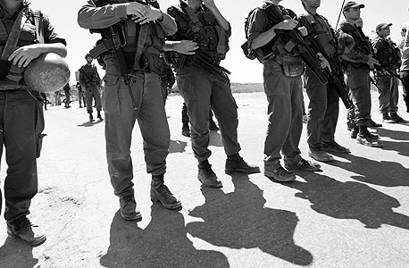 חיילי צה"ל. את הפעילות שלהם לא ניתן להסתיר מהפלסטינים שבשטח חיילי צה"ל. את הפעילות שלהם לא ניתן להסתיר מהפלסטינים שבשטח