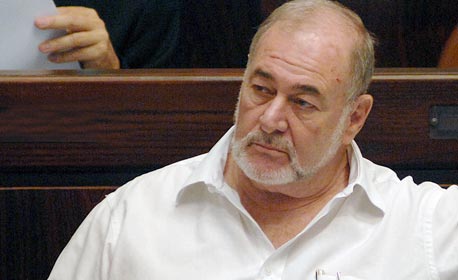 הירשזון. כספים שיועדו לחוגים מצאו דרכם לכיסו הירשזון. כספים שיועדו לחוגים מצאו דרכם לכיסו
