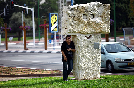 תושבת אשקלון בעת נפילת טיל בעיר במבצע עמוד ענן תושבת אשקלון בעת נפילת טיל בעיר במבצע עמוד ענן