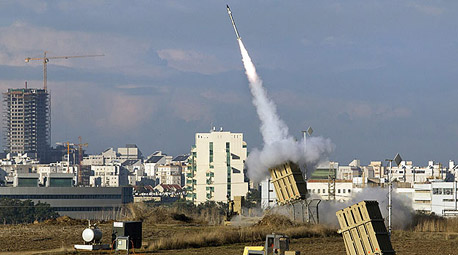 מערכת כיפת ברזל בפעולה השבוע. "החמאס צבר במשך זמן רב אלפי רקטות ונשק מפר איזון כמו נשק נגד טנקים ונגד מטוסים" מערכת כיפת ברזל בפעולה השבוע. "החמאס צבר במשך זמן רב אלפי רקטות ונשק מפר איזון כמו נשק נגד טנקים ונגד מטוסים"