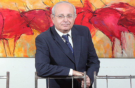 "יורק מוטרדת מעלויות הנציגות? נעבוד בחינם"